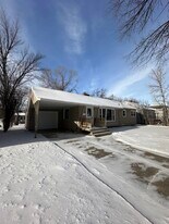 1305 5th St S in Moorhead, MN - Building Photo