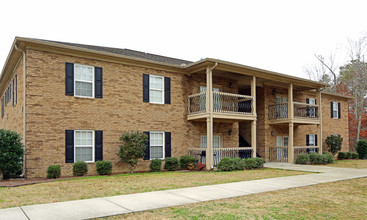 Crown Pointe in Rainbow City, AL - Foto de edificio - Building Photo