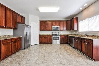 5324 Sapphire Springs Dr in Knightdale, NC - Foto de edificio - Building Photo