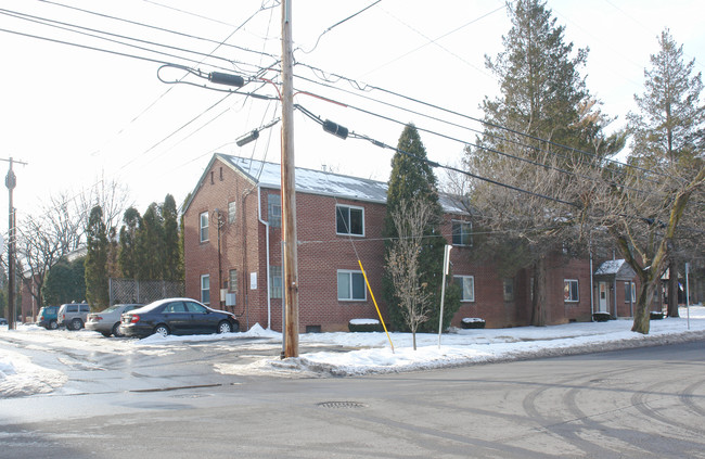 204 S Sparks St in State College, PA - Foto de edificio - Building Photo