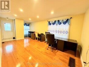 98 Four Seasons Cir in Brampton, ON - Building Photo - Building Photo