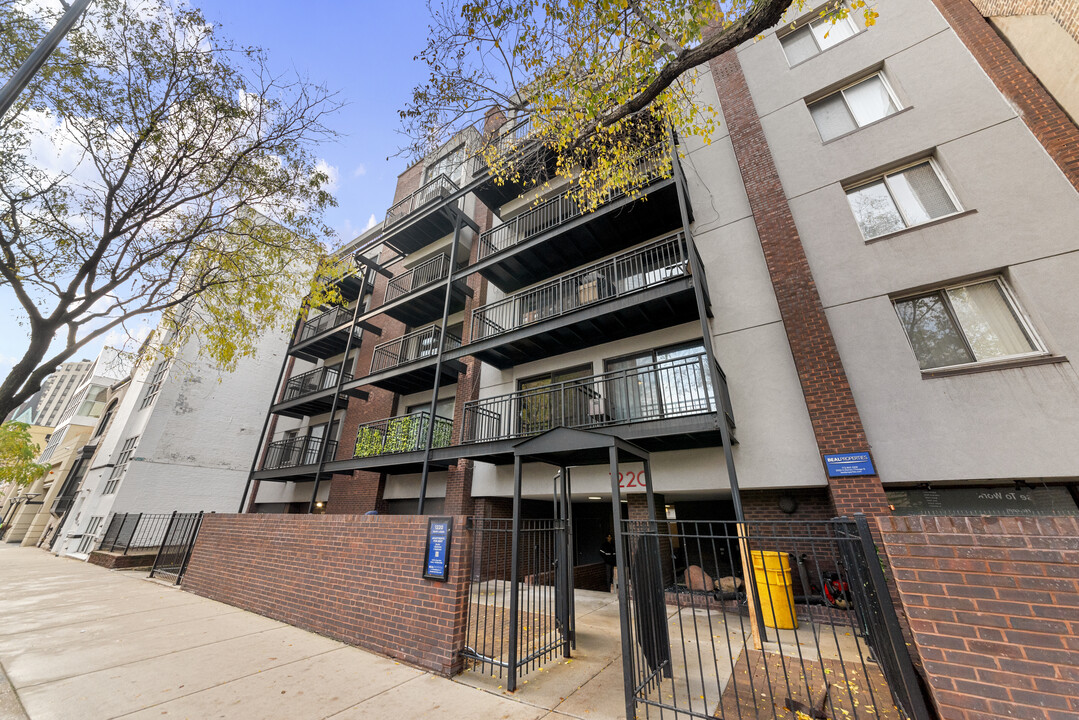 1220 N La Salle Dr, Unit e5 in Chicago, IL - Foto de edificio