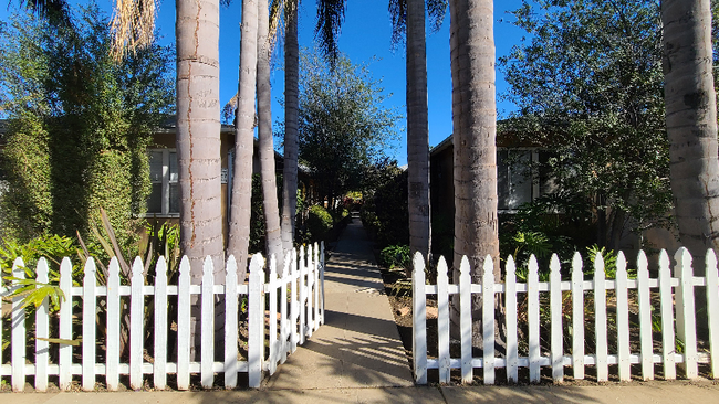 2224 S Carmelina Ave in Los Angeles, CA - Building Photo - Building Photo