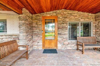 5760 Snowshoe Cir, Unit 304 in Bloomfield Hills, MI - Building Photo - Building Photo