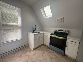 86 Mechanic St, Unit 86 Unit B in New Haven, CT - Building Photo - Building Photo