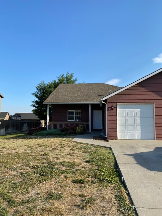 property at 276 NW schnabel ln