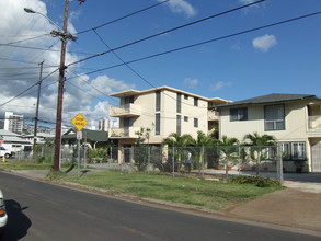 657 Hausten St in Honolulu, HI - Building Photo - Building Photo