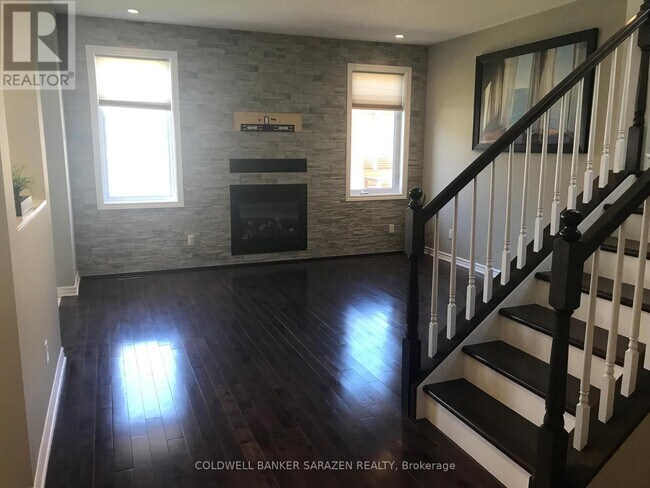 619 Clearbrook Dr in Ottawa, ON - Building Photo - Building Photo