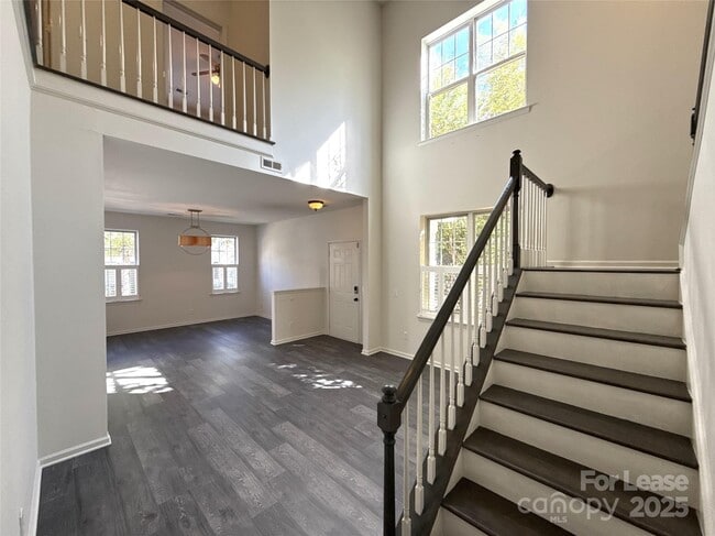 10777 Essex Hall Dr in Charlotte, NC - Foto de edificio - Building Photo