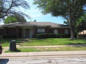 2332 Aquaduct Dr in Bedford, TX - Building Photo