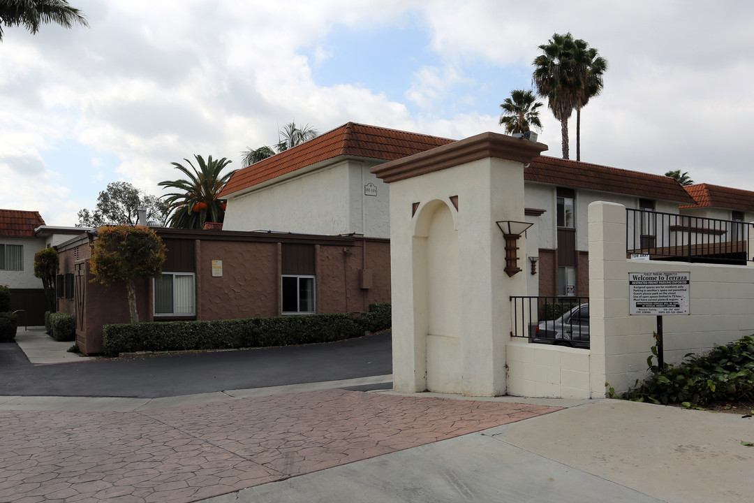 Pacific Heights Apartments in Spring Valley, CA - Building Photo