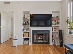 2025 Commonwealth Ave in Boston, MA - Foto de edificio - Building Photo