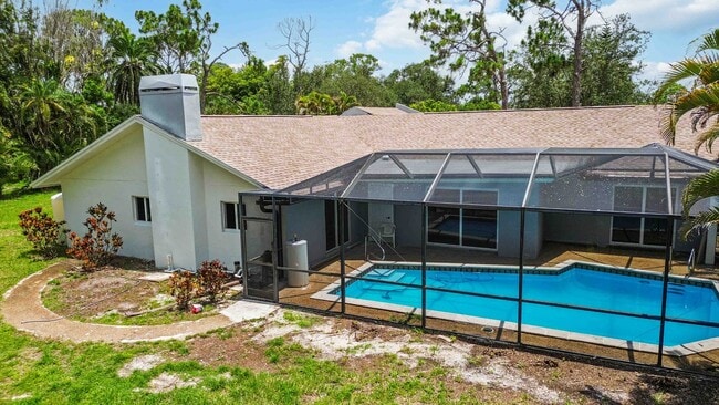 3699 Liberty Square in Ft. Myers, FL - Foto de edificio - Building Photo