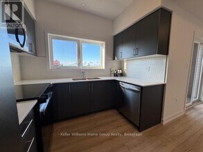 940 St David St N in Fergus, ON - Building Photo - Building Photo