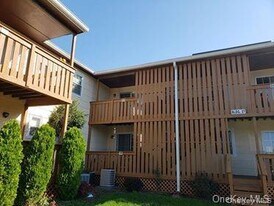 27 Weathervane Dr in Washingtonville, NY - Building Photo