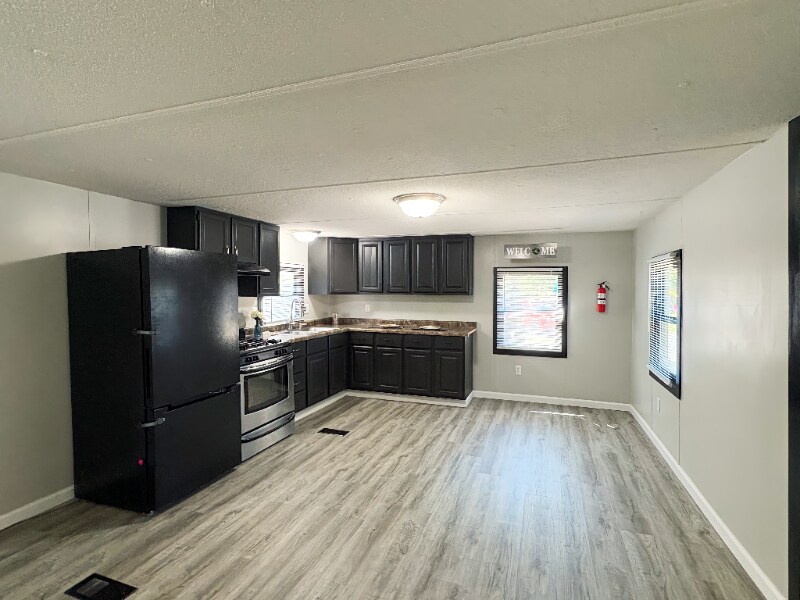 1100 W Locust St in Canton, IL - Building Photo