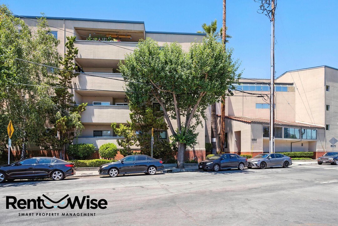 1090 Main St in Redwood City, CA - Building Photo
