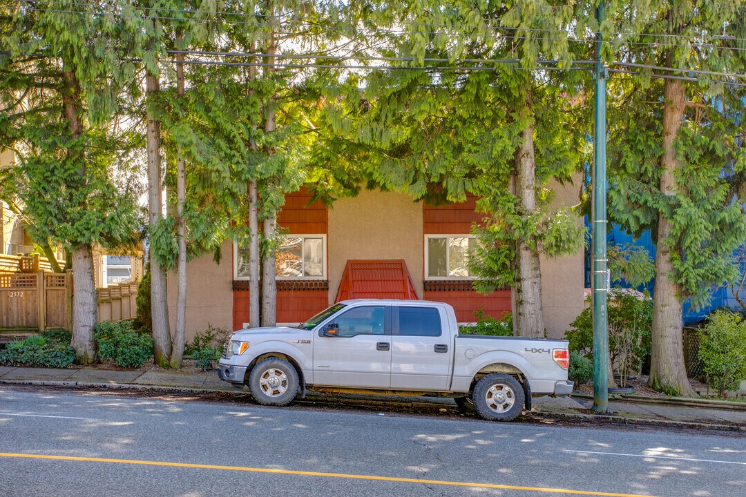 2578 4th Av W in Vancouver, BC - Building Photo