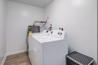 Manchester in Jacksonville, FL - Building Photo - Building Photo