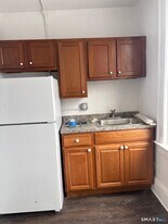 86 Pequonnock St in Bridgeport, CT - Building Photo