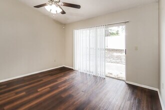 409 Benson St in Valrico, FL - Foto de edificio - Building Photo