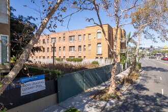 645 N Rossmore Ave in Los Angeles, CA - Building Photo - Building Photo