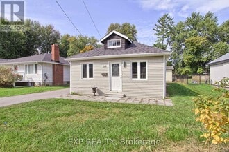 210 Bayview Ave in Georgina, ON - Building Photo - Building Photo
