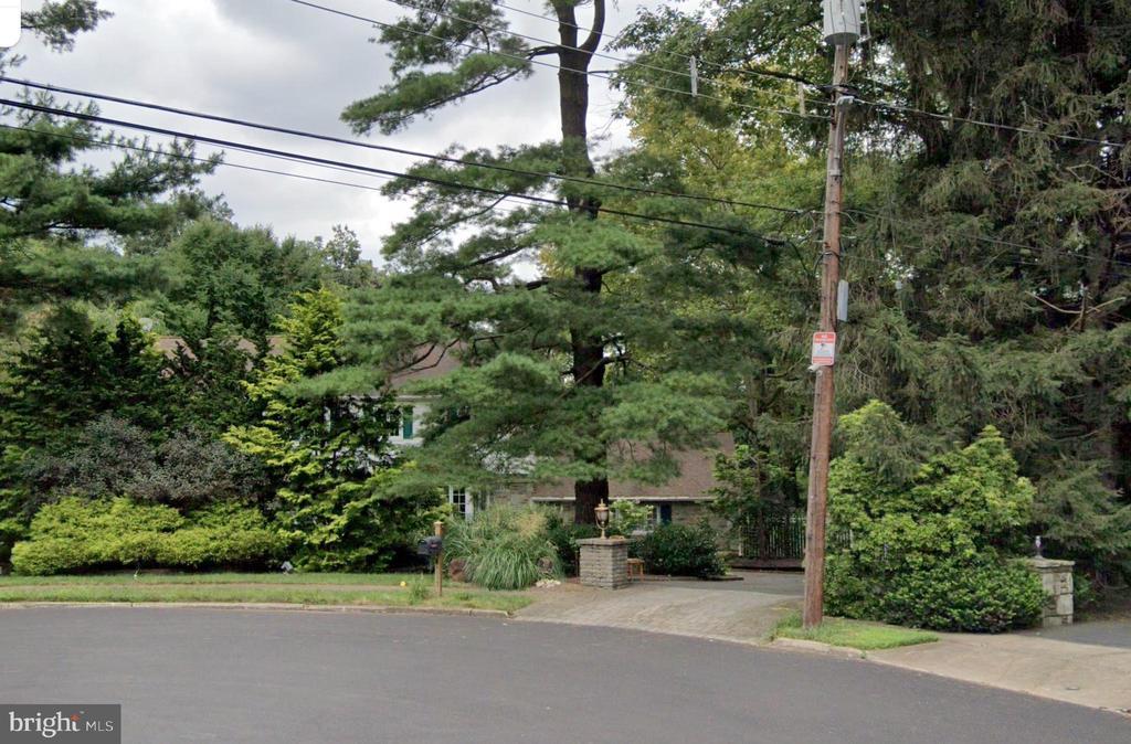 417 Wingate Rd in Huntingdon Valley, PA - Building Photo