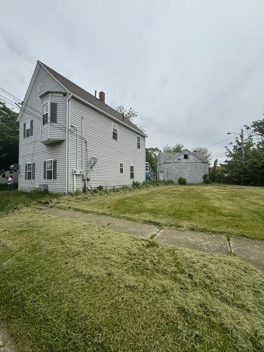 1421 Long Ave in Lorain, OH - Building Photo