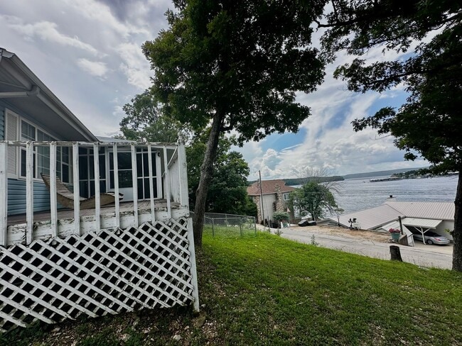 491 Short St in Osage Beach, MO - Foto de edificio - Building Photo