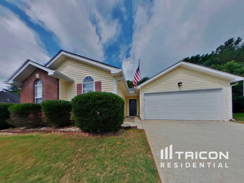 4461 White Rd in Douglasville, GA - Foto de edificio
