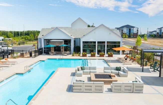 Elan Prosperity Village in Charlotte, NC - Foto de edificio - Building Photo