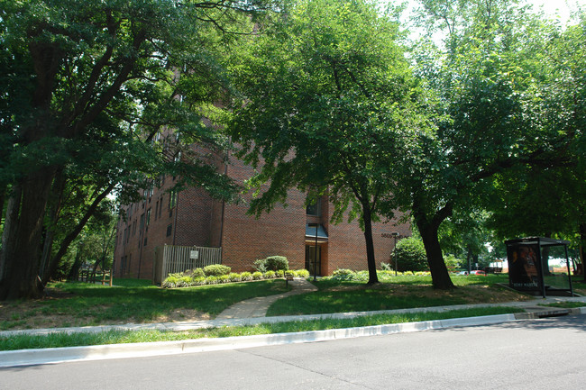 Friendship Arms in Hyattsville, MD - Building Photo - Building Photo