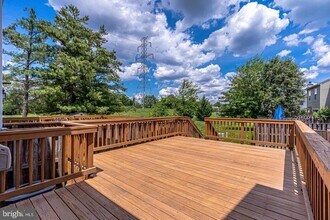 6628 High Valley Ln in Alexandria, VA - Foto de edificio - Building Photo