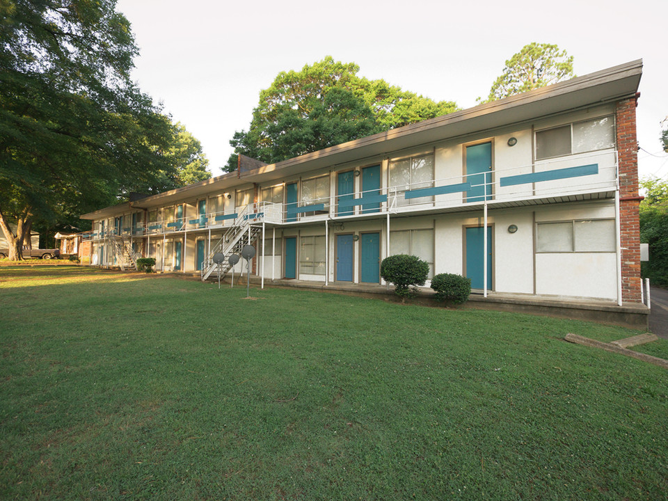 Brister Place in Memphis, TN - Building Photo