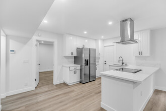 1310 S Barrington Ave in Los Angeles, CA - Building Photo - Building Photo