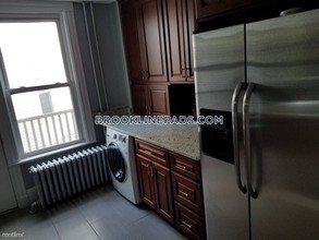 66 University Rd in Brookline, MA - Building Photo - Building Photo