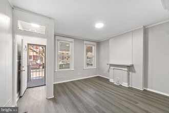 2126 Wharton St in Philadelphia, PA - Foto de edificio - Building Photo