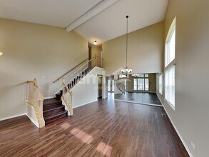 2030 Brittany Bnd in Lake In The Hills, IL - Foto de edificio - Building Photo