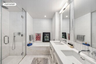 160 E 22nd St in New York, NY - Building Photo - Building Photo