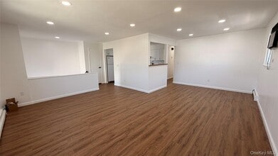 540 Oak St in Copiague, NY - Building Photo - Building Photo