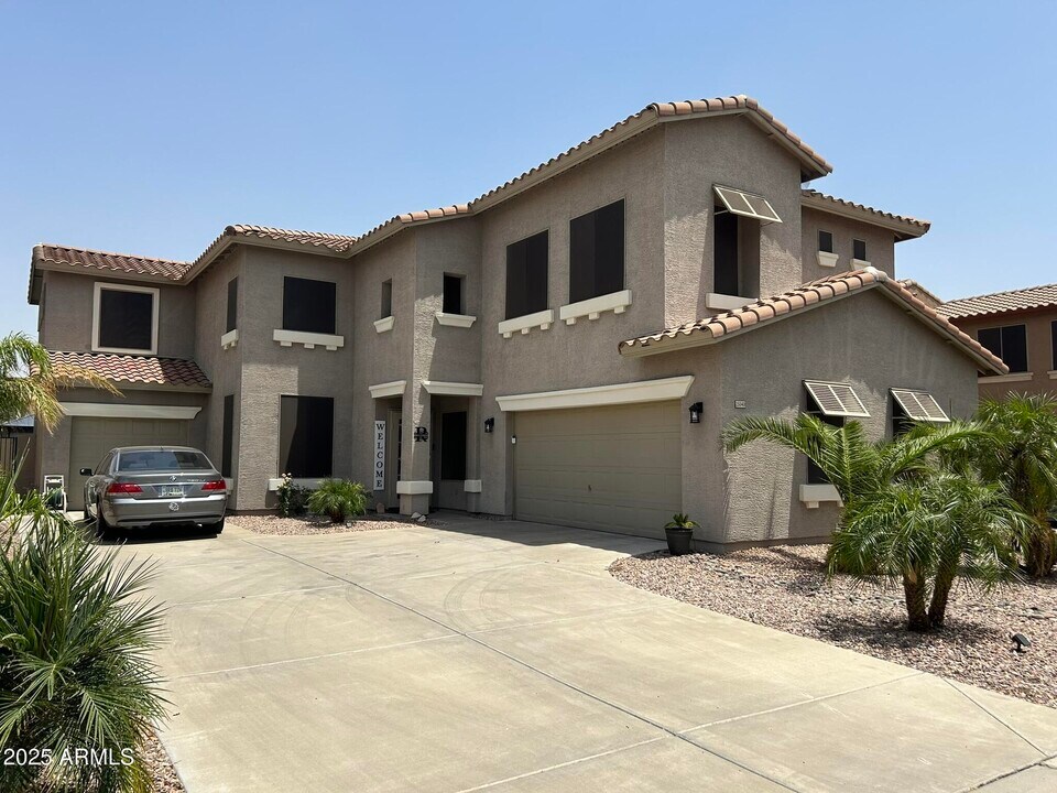 15040 W Post Dr in Surprise, AZ - Foto de edificio