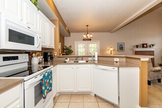 Quarters at Cambridge Apartments & Townhomes in Wichita, KS - Building Photo - Interior Photo
