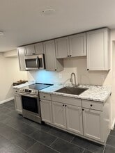 28 Nagle St in Nashua, NH - Foto de edificio - Building Photo