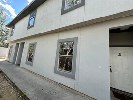 2005 Cross St in Laredo, TX - Building Photo