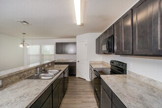 3827 Somers Crest in San Antonio, TX - Building Photo - Building Photo