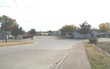 Shady Grove Ranch in Grand Prairie, TX - Foto de edificio - Building Photo