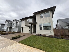 4023 SE 77th Ave in Hillsboro, OR - Building Photo - Building Photo