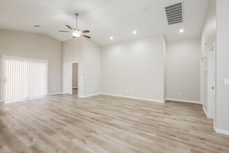 918 Christopher View Ave in North Las Vegas, NV - Building Photo - Building Photo