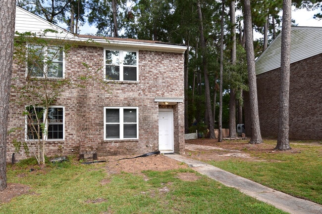 306 Crestview Dr in Summerville, SC - Building Photo - Building Photo